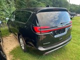 Used 2024 Chrysler Pacifica Touring-L image 4