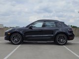 Certified 2024 Porsche Macan image 2