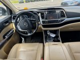 Used 2017 Toyota Highlander XLE image 4