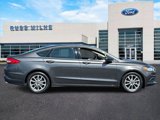 Used 2017 Ford Fusion SE image 2