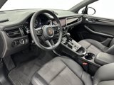 Certified 2024 Porsche Macan image 4