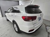 Used 2019 Kia Sorento LX image 4