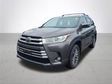 Used 2017 Toyota Highlander XLE image 2