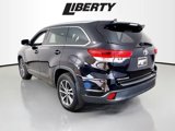Used 2017 Toyota Highlander XLE image 5