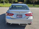 Used 2018 Toyota Camry SE image 3
