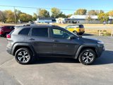 Used 2015 Jeep Cherokee Trailhawk image 2