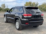 Used 2021 Jeep Grand Cherokee Laredo image 3