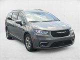 Used 2023 Chrysler Pacifica Limited image 3