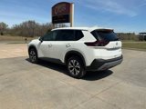 Used 2023 Nissan Rogue SV image 3