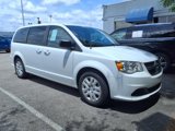 Used 2018 Dodge Grand Caravan SE w/ UConnect Hands-Free Group image 2