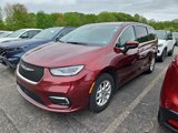 Used 2023 Chrysler Pacifica Touring-L image 3