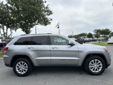 Used 2021 Jeep Grand Cherokee Laredo image 2