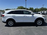 Used 2017 Kia Sorento LX w/ LX Convenience Package image 4
