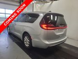 Used 2023 Chrysler Pacifica Touring-L image 3