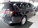 Used 2023 Chrysler Pacifica Touring-L image 5