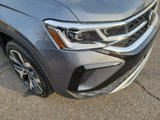 Certified 2022 Volkswagen Taos SEL w/ Panoramic Sunroof Package image 3