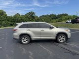 Used 2014 Toyota Highlander XLE image 2