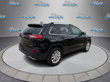 Used 2017 Jeep Cherokee Limited image 3