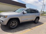 Used 2017 Jeep Grand Cherokee Limited w/ Luxury Group II image 2