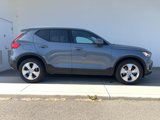 Used 2022 Volvo XC40 T4 Momentum image 4