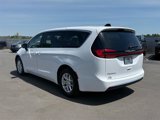 Certified 2025 Chrysler Pacifica Select image 5