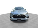 Used 2023 Toyota Highlander XLE image 3