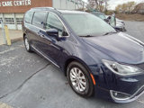 Used 2018 Chrysler Pacifica Touring-L image 2