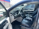 Used 2014 Chrysler Town & Country Touring image 5