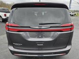 Used 2023 Chrysler Pacifica Touring-L image 6