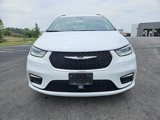Used 2022 Chrysler Pacifica Touring-L image 2