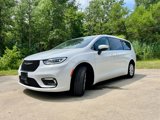 Used 2023 Chrysler Pacifica Touring-L image 2