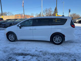 Used 2023 Chrysler Pacifica Touring-L image 4