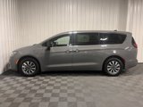 New 2025 Chrysler Pacifica Select image 2