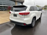 Used 2017 Toyota Highlander XLE image 3