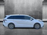 Used 2022 Toyota Sienna LE image 4