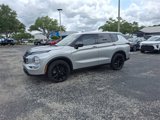 Used 2022 Mitsubishi Outlander SE image 2