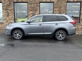 Used 2018 Mitsubishi Outlander SE image 2