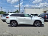 Used 2017 Toyota Highlander XLE image 2