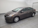 Used 2017 Kia Forte LX image 2