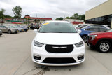 Used 2022 Chrysler Pacifica Touring-L image 2