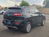 Used 2017 Jeep Cherokee Overland w/ Technology Group image 5