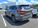 Used 2018 Toyota Highlander LE image 5