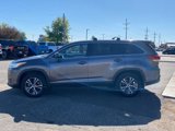 Used 2019 Toyota Highlander LE image 2