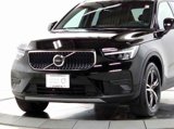 Used 2023 Volvo XC40 B5 Core w/ Convenience Package image 3