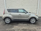 Used 2017 Kia Soul + image 3