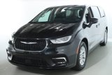 Used 2023 Chrysler Pacifica Touring-L image 3