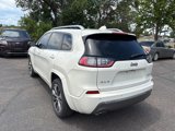 Used 2019 Jeep Cherokee Overland image 2