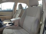 Used 2016 Toyota Camry LE image 2