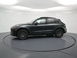 Certified 2022 Porsche Macan image 2