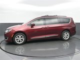 Used 2017 Chrysler Pacifica Touring-L w/ Tire & Wheel Group image 2